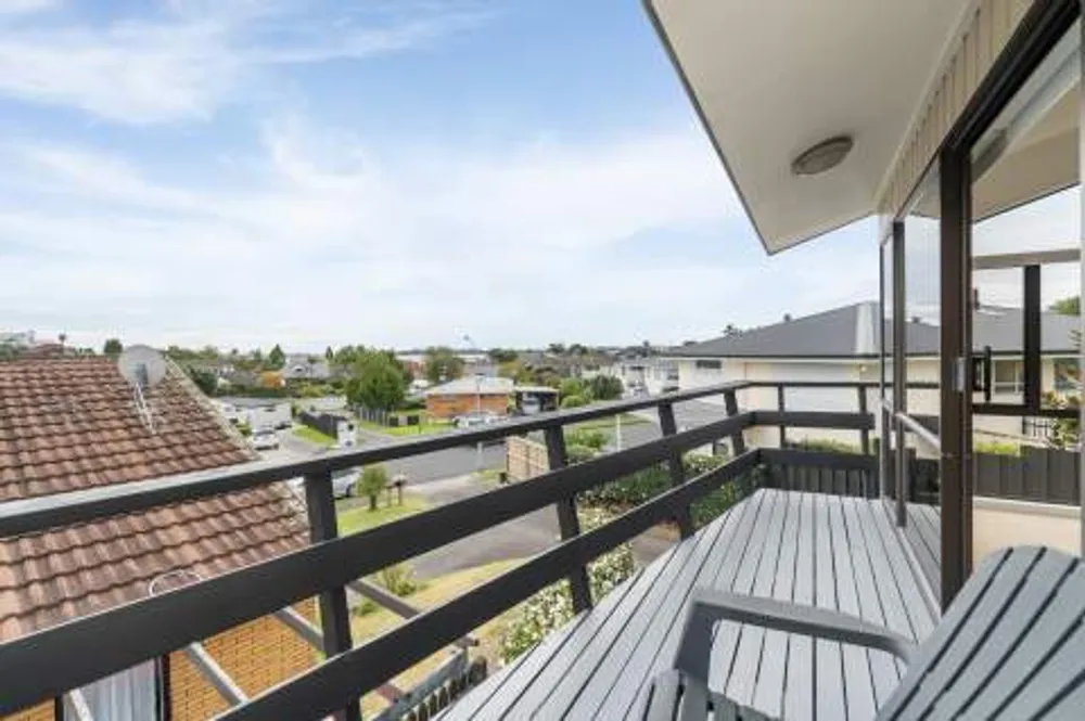 Photos of 48 Eaton Crescent