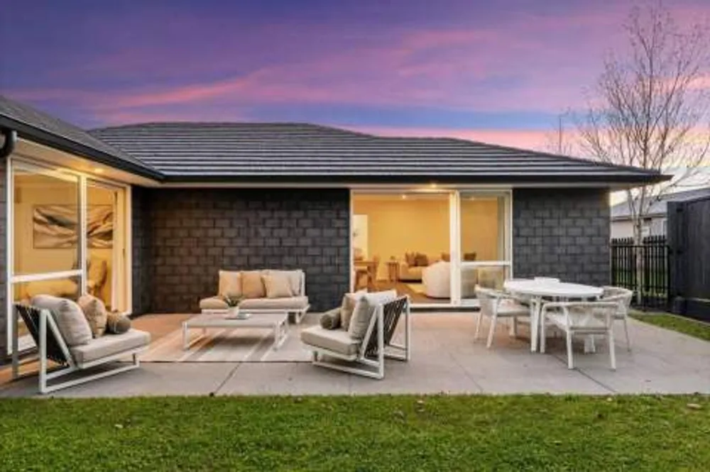 Photos of 217 Lakes Boulevard