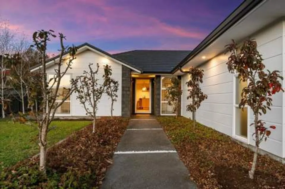 Photos of 217 Lakes Boulevard