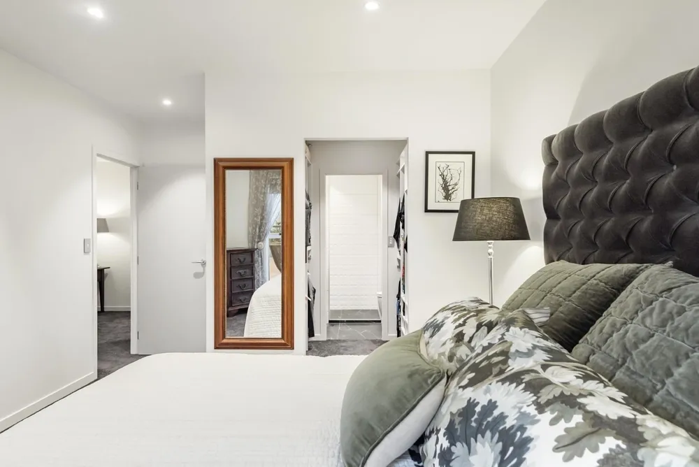 Photos of GA/8 Howe Street