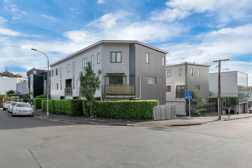 Photos of 2/34 Ireland Street