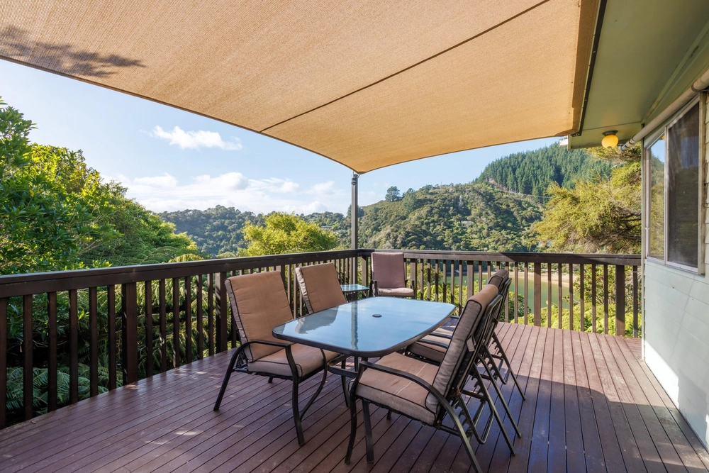 Photos of 1679 Kenepuru Road