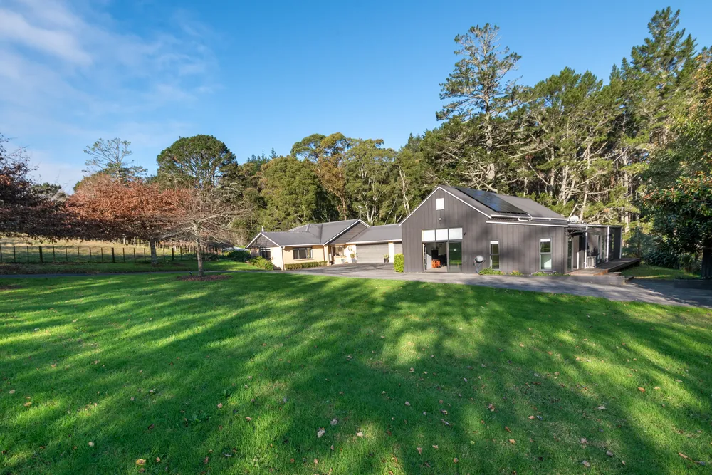 Photos of 108 Paremoremo Road