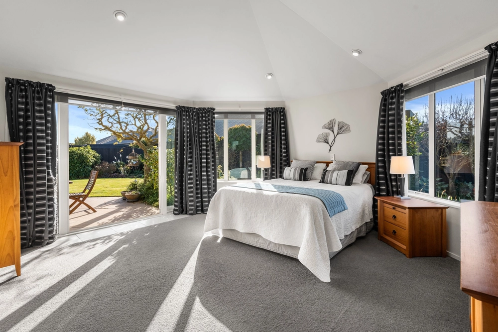 Photos of 19 Magnolia Boulevard