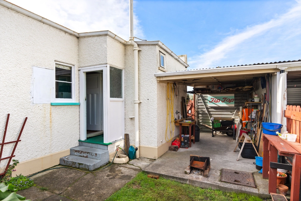 Photos of 121 Wainui Road