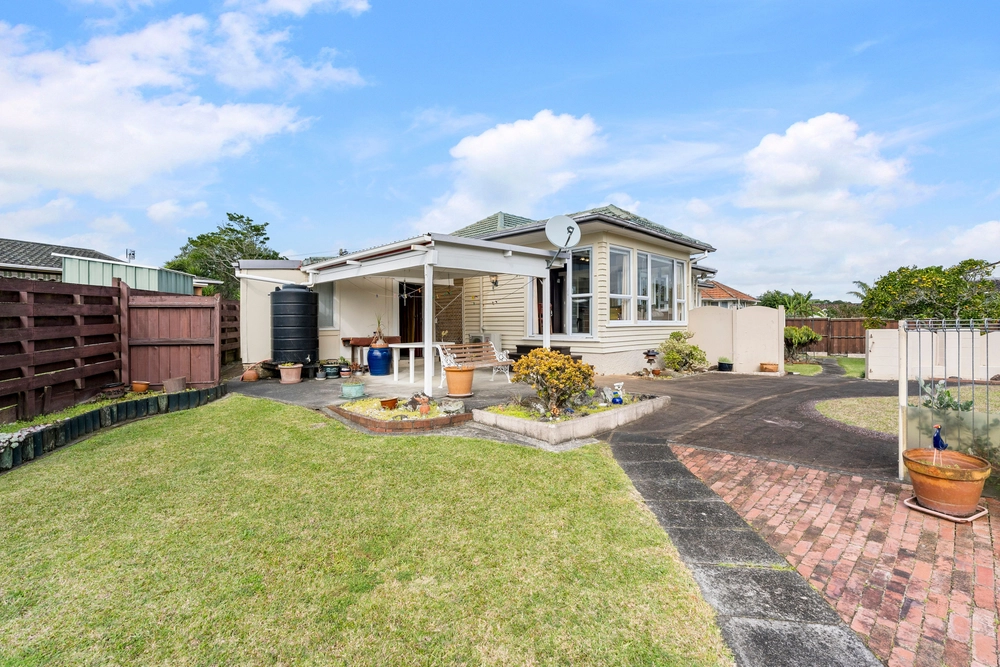 Photos of 12 Howlett Street