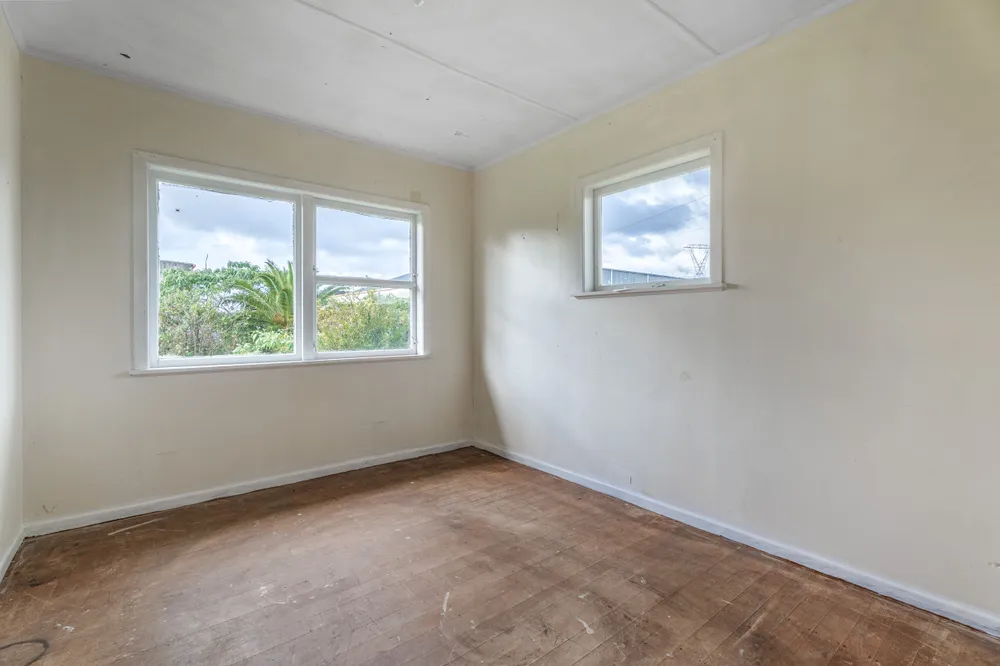 Photos of 37 Featherston Crescent