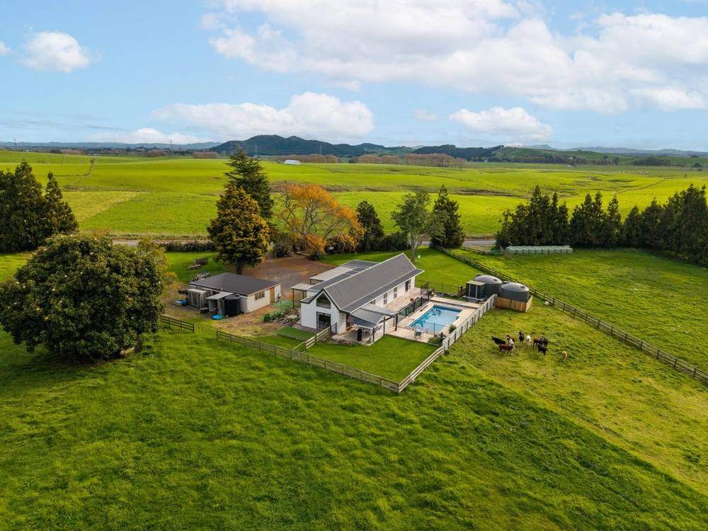 Photos of 216 Manuel Road