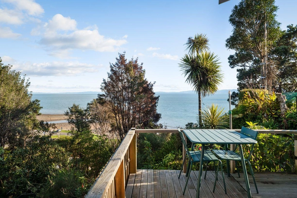 Photos of 642 Thames Coast Road