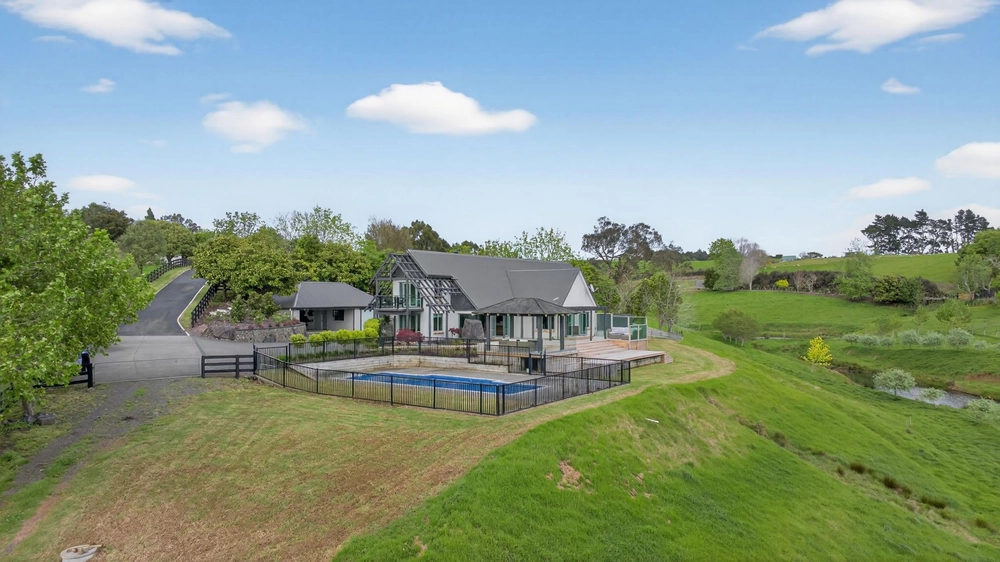 Photos of 333 Tuhimata Road