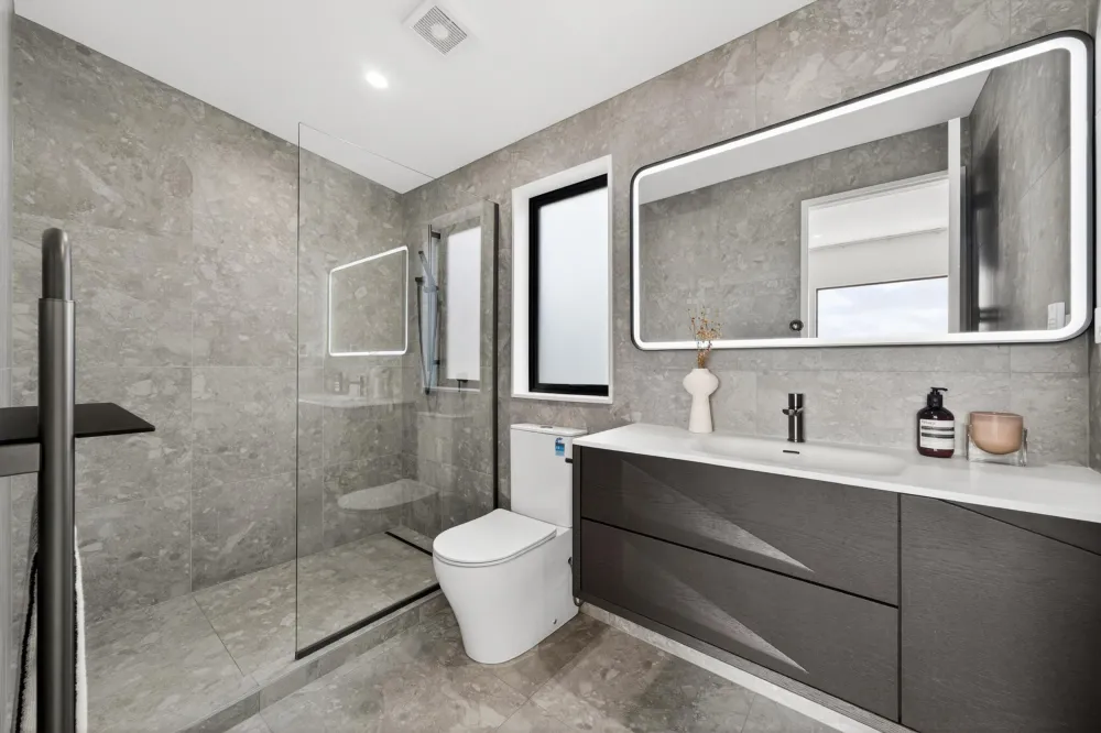 Photos of 39B Waiatarua Road