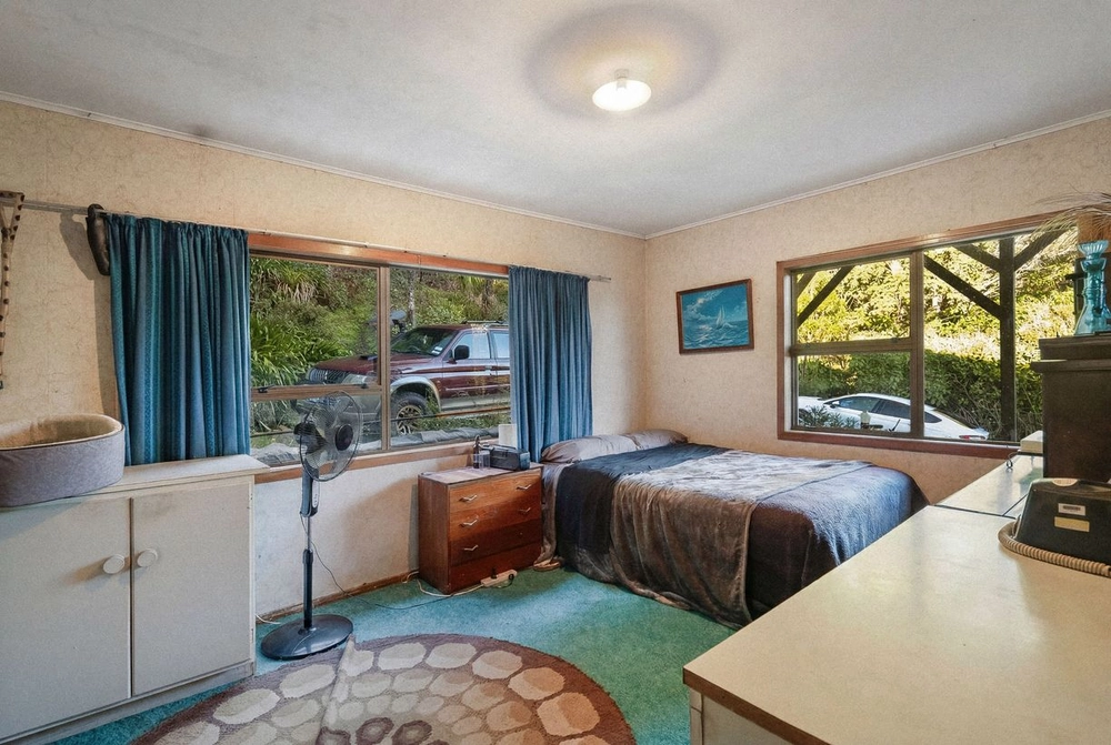 Photos of 642 Thames Coast Road