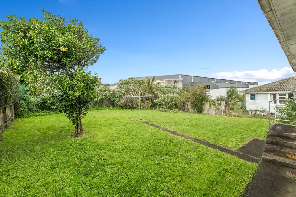 Photos of 37 Featherston Crescent
