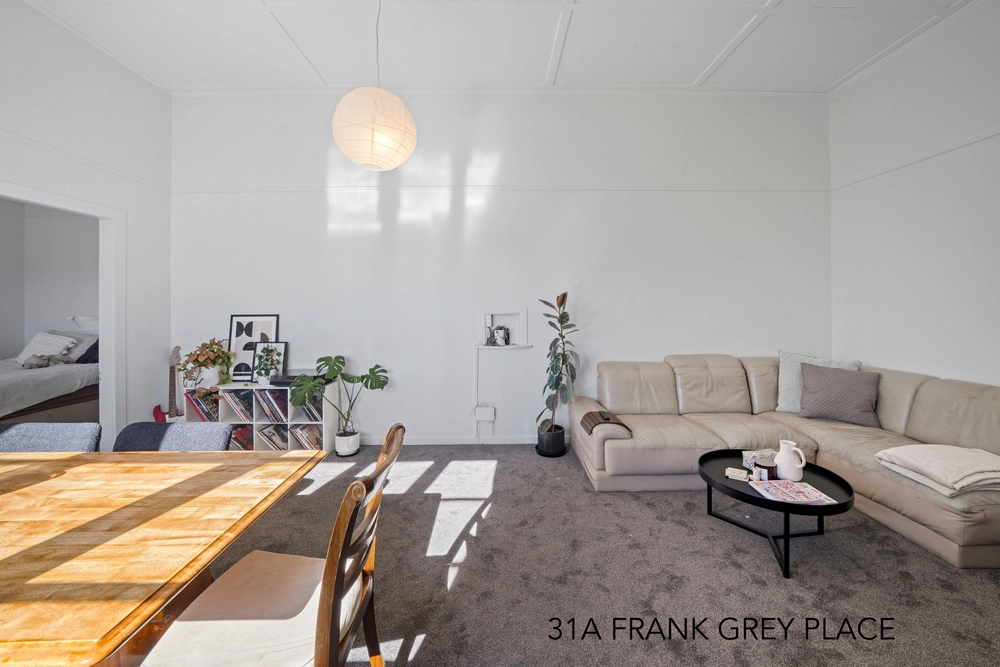 Photos of 142 Princes St. East & Frank Grey Pl. undefined