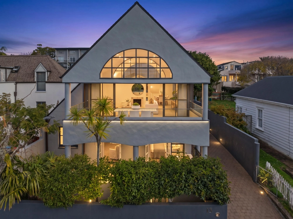 Photos of 13 Mamie Street