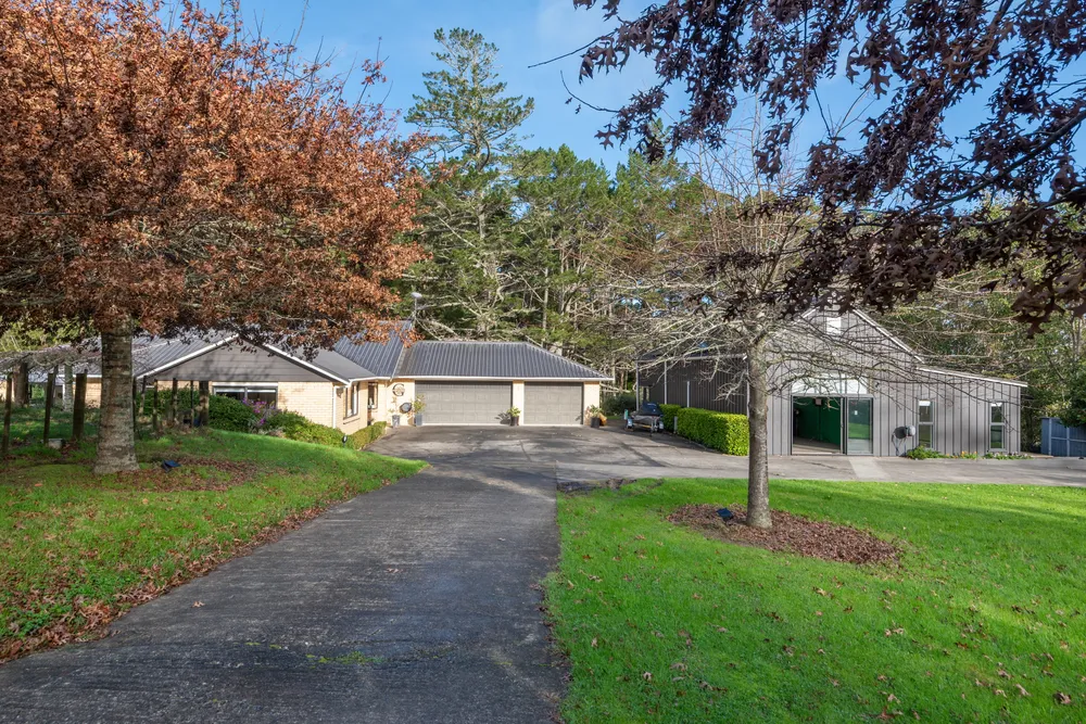 Photos of 108 Paremoremo Road