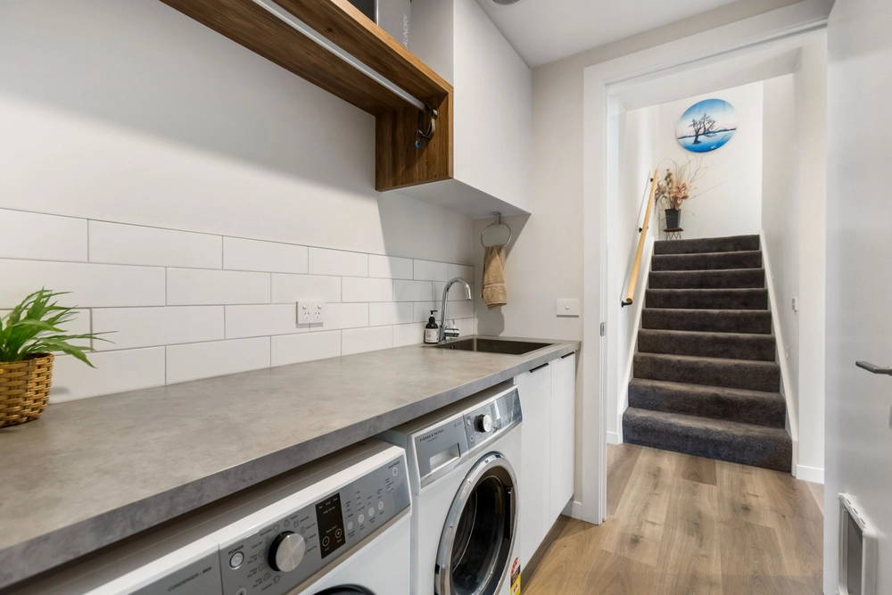 Photos of 15 Landsborough Lane