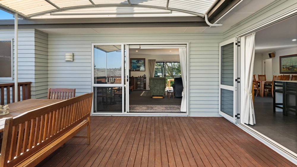 Photos of 1522 Kaiaua Road