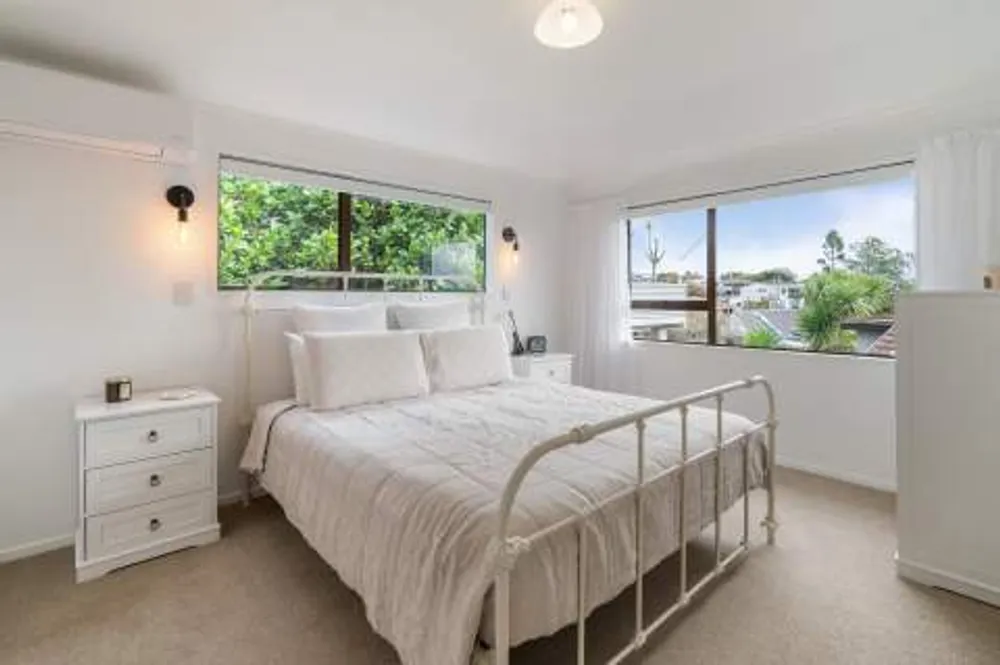 Photos of 48 Eaton Crescent