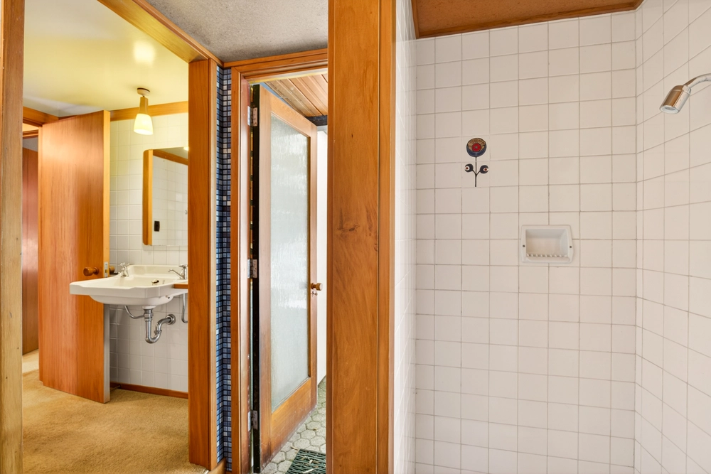 Photos of 122A Chaucer Road North