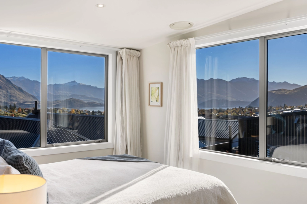 Photos of 15 Landsborough Lane