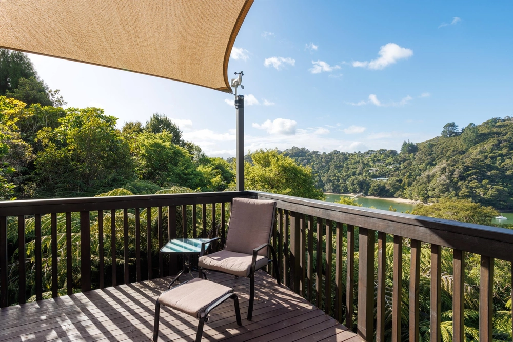 Photos of 1679 Kenepuru Road