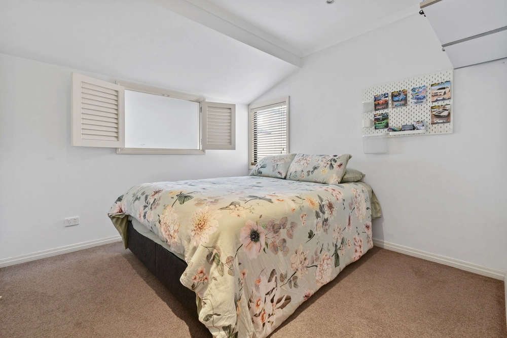 Photos of 25 Bridgefield Crescent