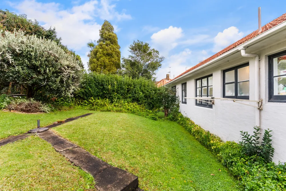 Photos of 61-63 Lingarth Street