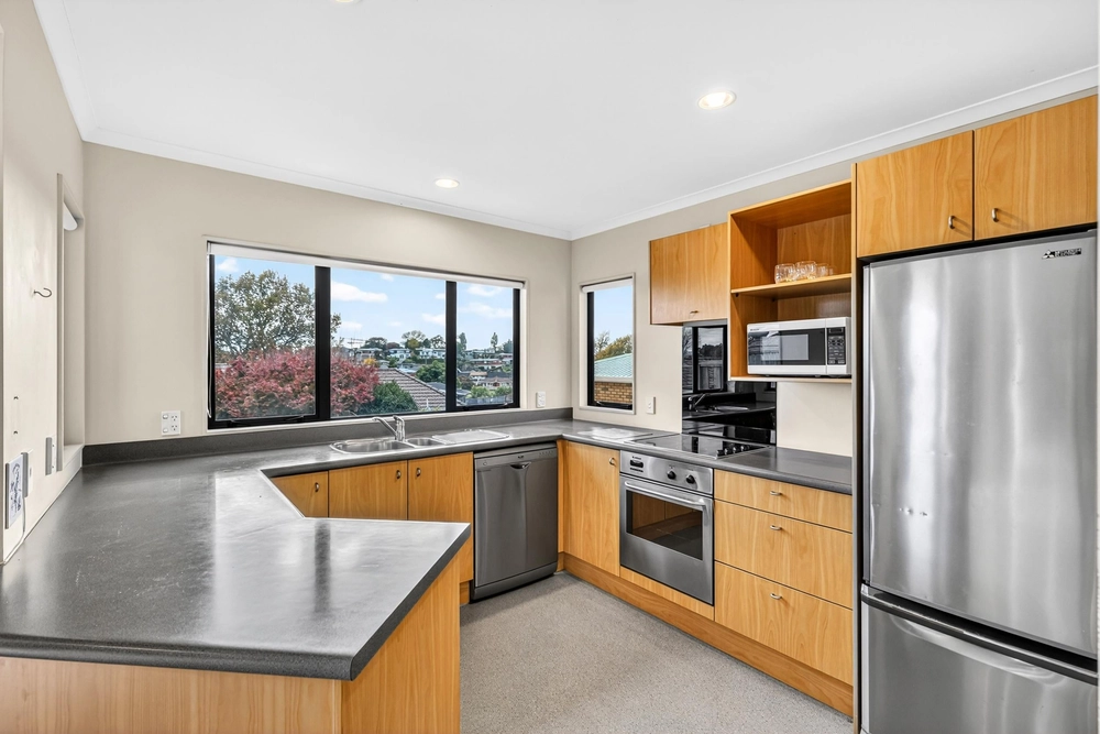 Photos of 2/136 Rutherford Street