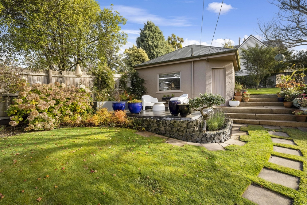 Photos of 8 Neidpath Road