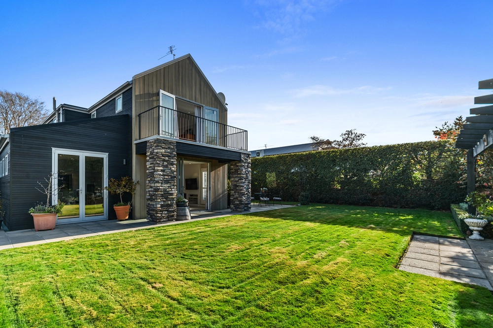 Photos of 20 Thornycroft Street