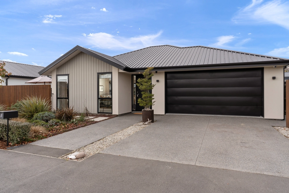 Photos of 10 Spalling Road