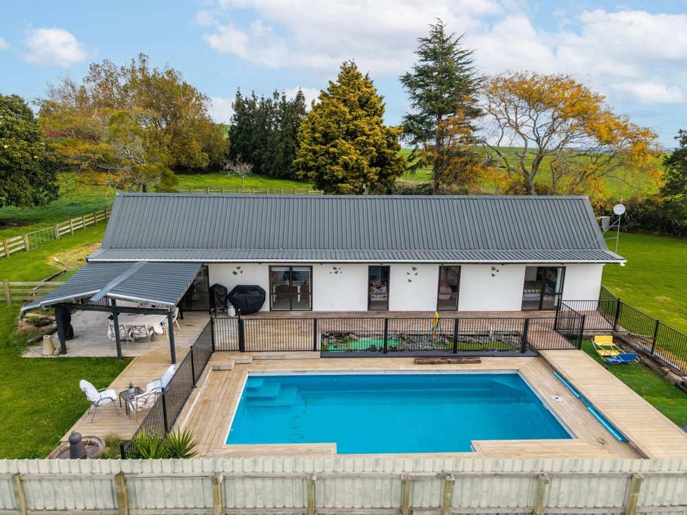 Photos of 216 Manuel Road