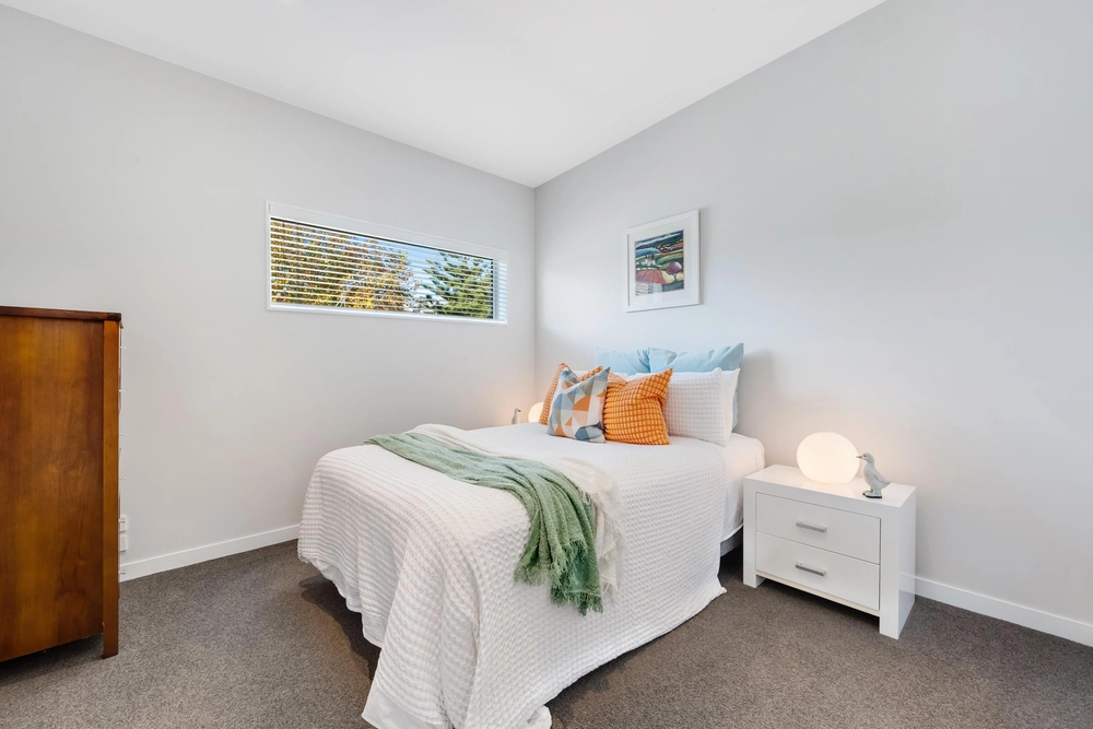 Photos of 33 Luplau Crescent