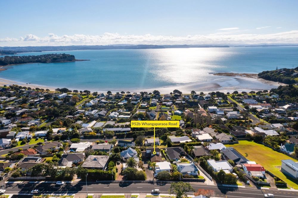 Photos of 952B Whangaparaoa Road