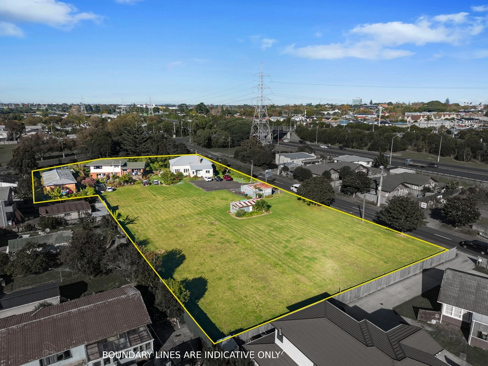 Photos of 142 Princes St. East & Frank Grey Pl. undefined