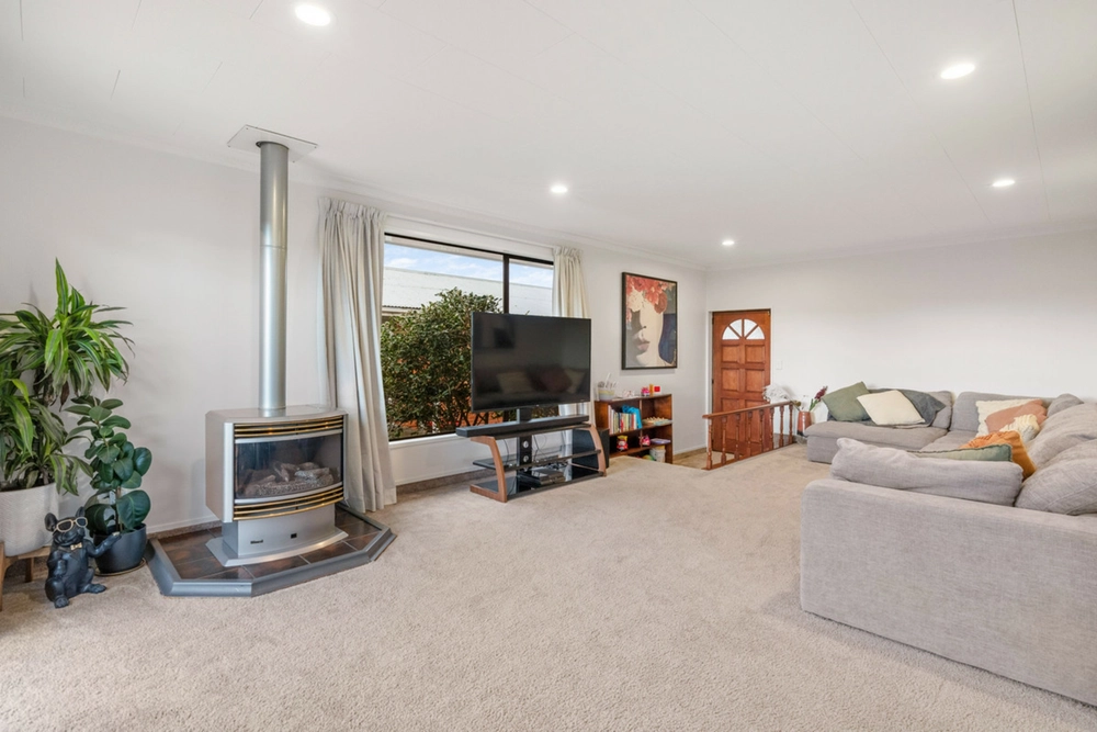 Photos of 47 Kinmont Crescent