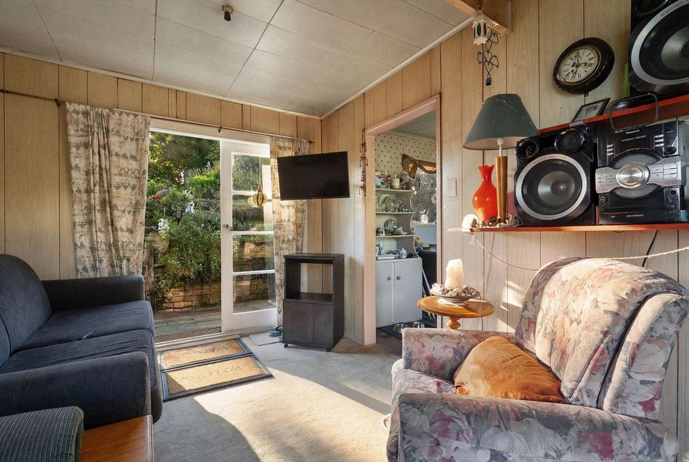 Photos of 642 Thames Coast Road