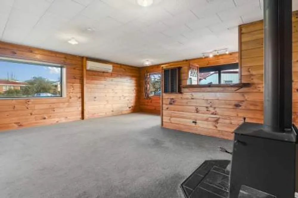 Photos of 48 Neri Crescent