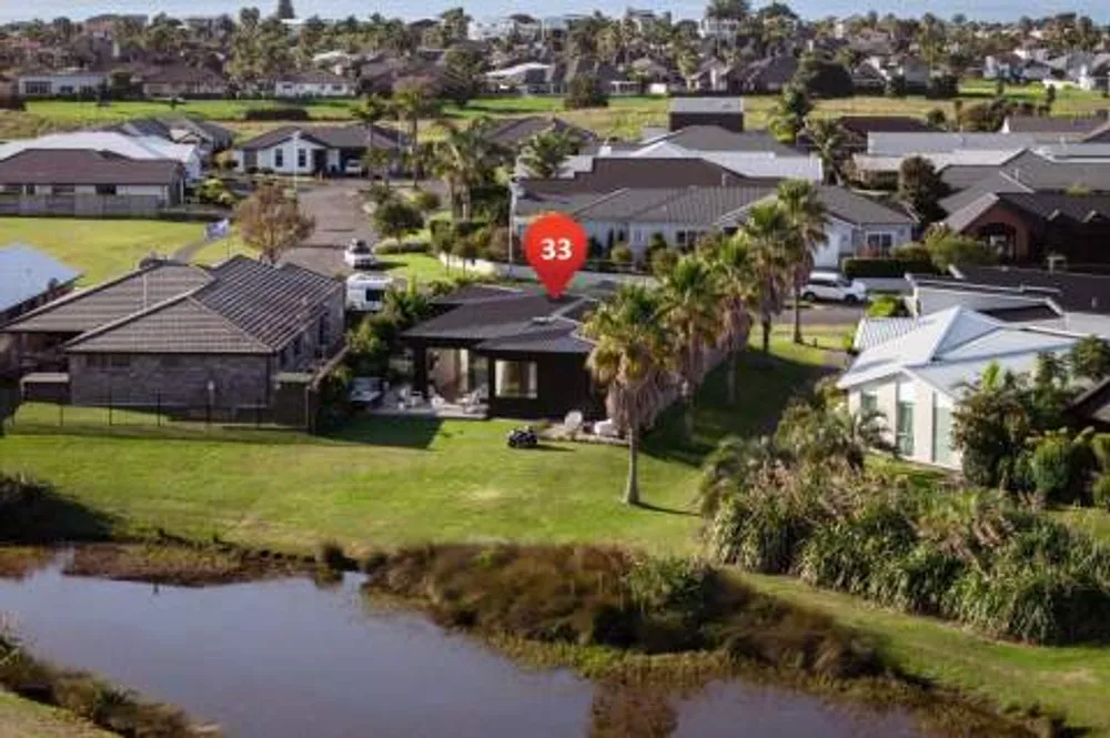Photos of 33 Montia Close