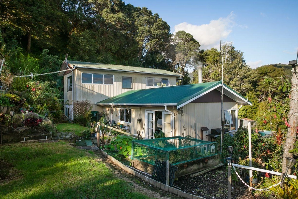 Photos of 642 Thames Coast Road