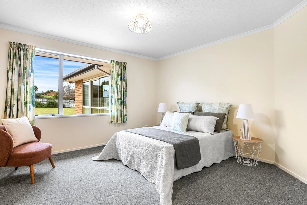 Photos of 49 Stonebridge Way