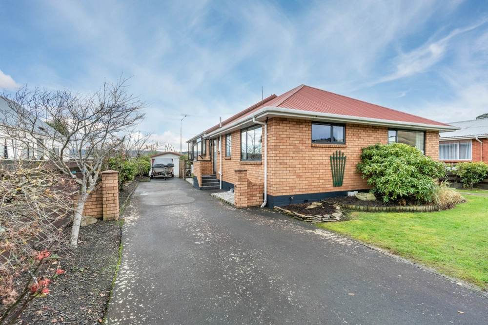 Photos of 47 Kinmont Crescent