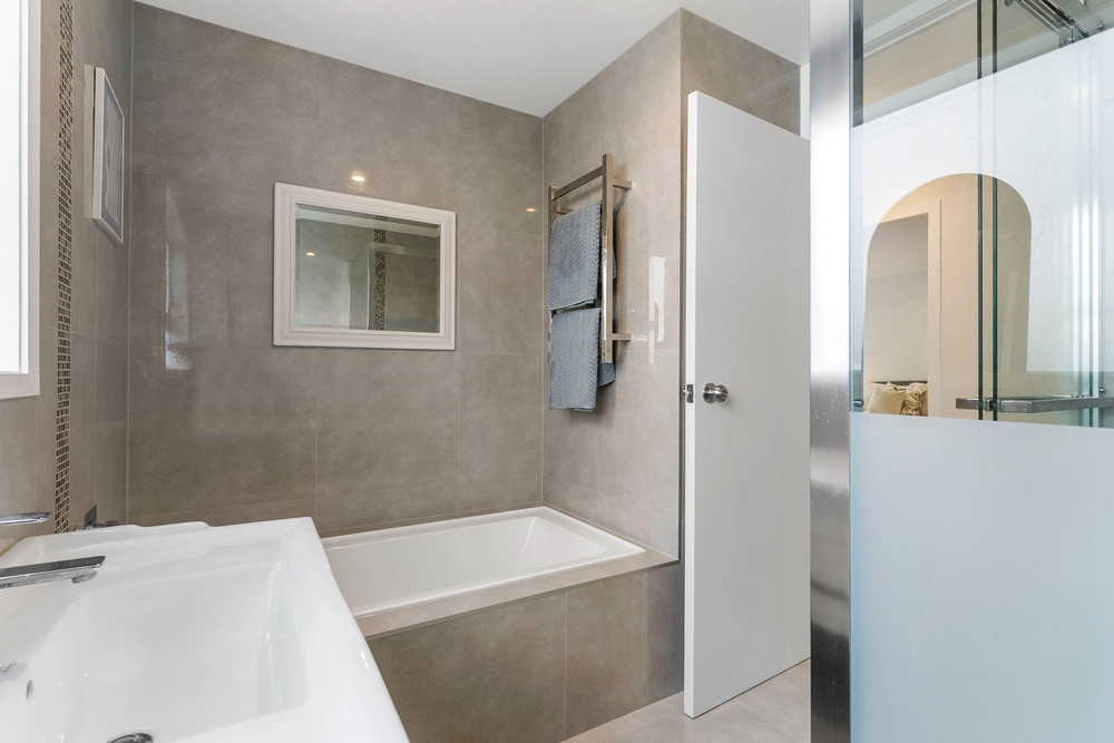 Photos of 4 Lyndhurst Street