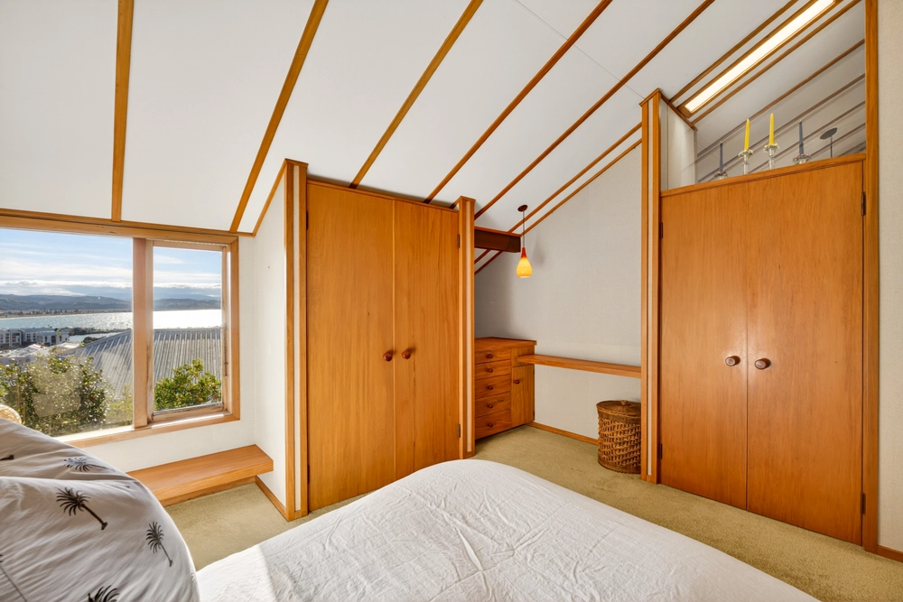 Photos of 122A Chaucer Road North