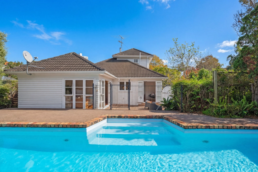 Photos of 29 Entrican Avenue