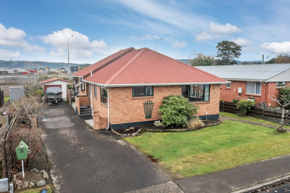 Photos of 141 Easther Crescent