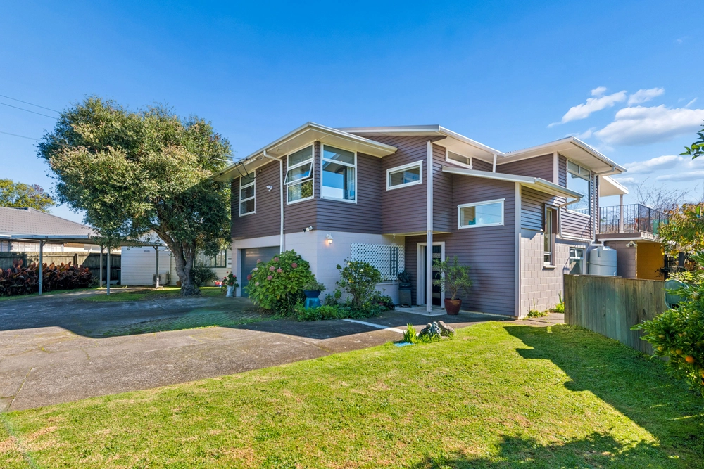 Photos of 11 Sullivan Avenue