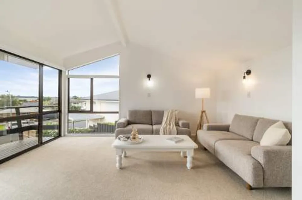 Photos of 48 Eaton Crescent