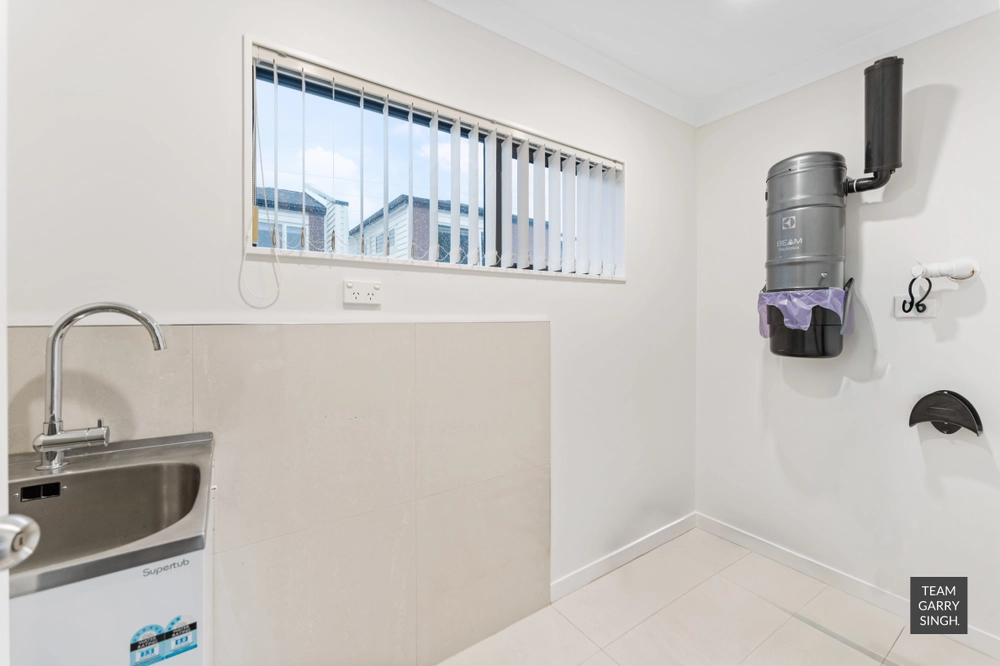 Photos of 12A Berwyn Avenue